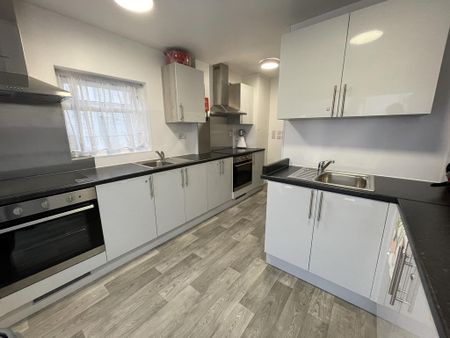 1 bedroom bedsit to rent - Photo 2