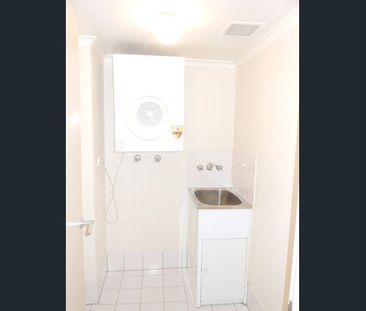 Unfurnished 1 bedroom Apt in the Landmark. Spacious One bedroom in ... - Photo 5