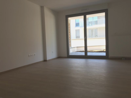 TRÈS BEAU T2 EN REZ-DE-JARDIN AVEC PARKING SQUARE SAINT FUSCIEN - Photo 3