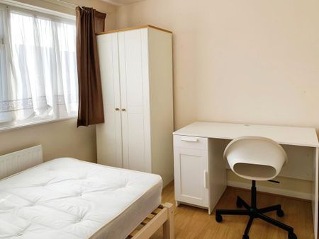 4 bedroom terraced house to rent - Photo 4