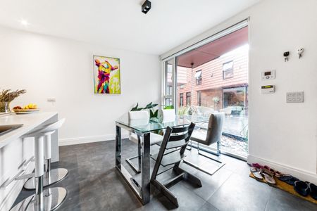 3 bedroom detached house to rent - Photo 3