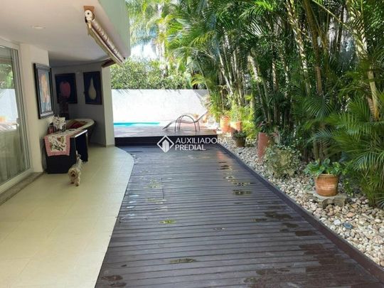 Casa em Condomínio com 3 quartos e 340m² para alugar em Rio Tavares, Florianópolis. - Photo 1