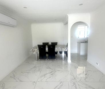 Quality Family Residence in Peaceful Edensor Park for RENT! - Photo 5