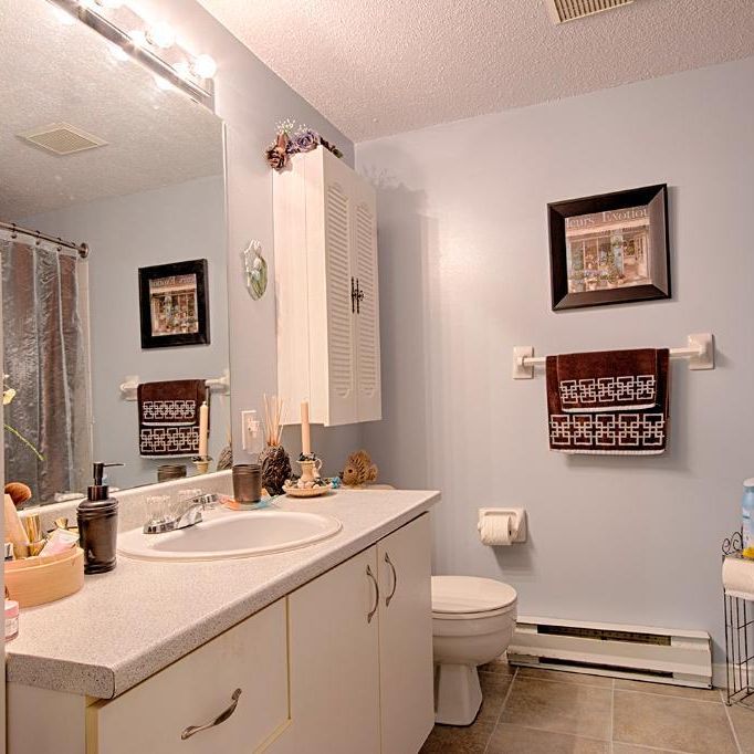 beau grand condo 2 chambres très tranquille 1300 pieds carrés - Photo 1