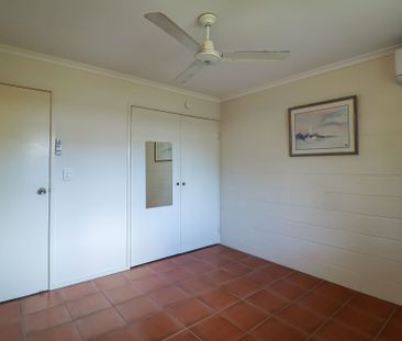 EASY LIVING IN SOUTH GLADSTONE - Photo 3
