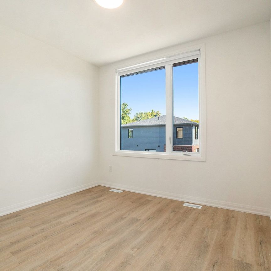 For Lease - 251 Castor Street Unit# 8, Russell, Ontario - Photo 1