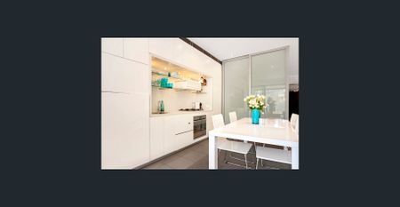 Stylish one-bedroom apartment with city views - Photo 3