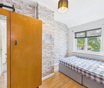 3 bedroom end of terrace house to rent - Photo 4