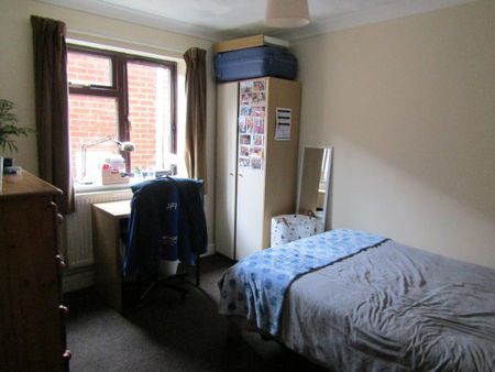 6 bedroom terraced house to rent - Photo 4