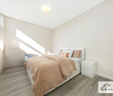 North Facing Modern Apartment - Photo 3