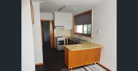 SPACIOUS 3 BEDROOM VERY COMFORTABLE - Photo 5