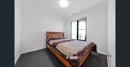 Contemporary Comfort in a Family-Friendly Neighbourhood - Photo 3