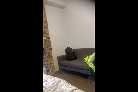 Room in a Shared House, London, E13 - Photo 2