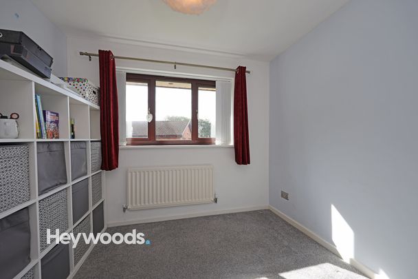 4 bed detached house to rent in The Saplings, Newcastle-under-Lyme, Staffordshire - Photo 1