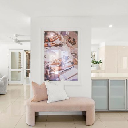 Welcome to 18 Lothian Avenue, Bundall! - Photo 5