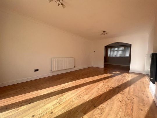 3 bedroom end of terrace house to rent - Photo 1