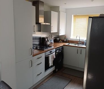 3 bedroom semi-detached house to rent - Photo 1