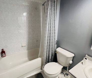 For Lease - 7 Bison Run Road, Brampton, Ontario - Photo 5