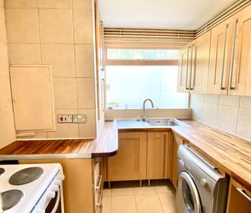 Room in a Shared Flat, Binley House, SW15 - Photo 2