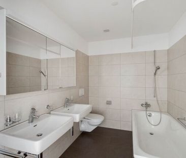 Living in quiet neighborhoods - Photo 4