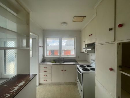 Spacious 2 Bedroom Property&excl; - Photo 3