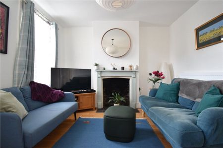 A well presented 2 bedroom terrace house situated in the popular Village of Stapleford offering excellent access to Cambridge, business parks and Railway Station. GCH. Local amenities close by. Part-Furnished. - Photo 4