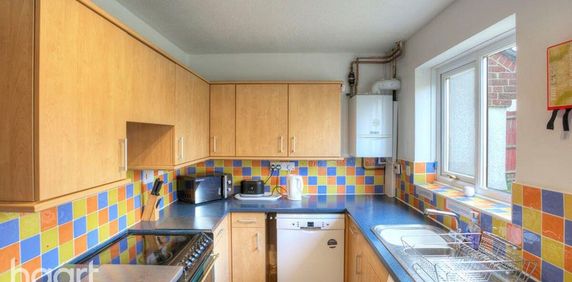 1 bedroom in a house share to rent - Photo 2