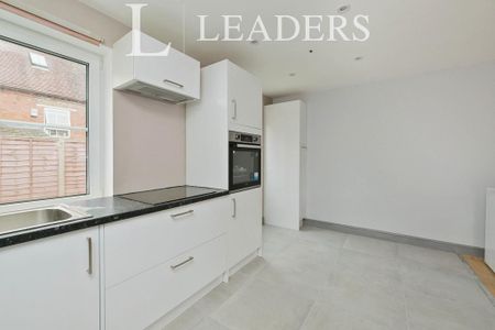 3 bedroom detached house to rent - Photo 3