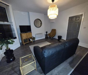 2 Bed Flat, Blenheim Park Road, CR2 - Photo 1