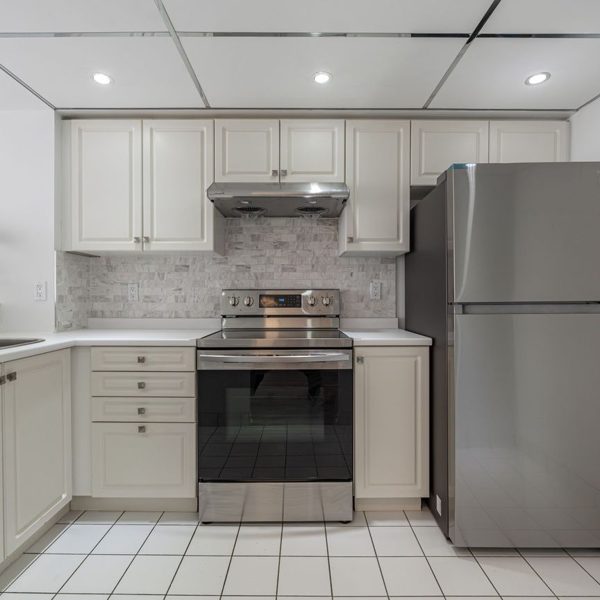 For Lease - 28 Hollywood Avenue Unit# 809, Toronto, Ontario - Photo 1