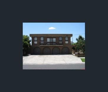 Low-Maintenance One-Bedroom Unit in Quiet Location - Photo 2