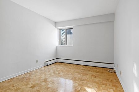 Mid-rise apartment building in Centretown - One-month free rent on 12-month lease! - Photo 4