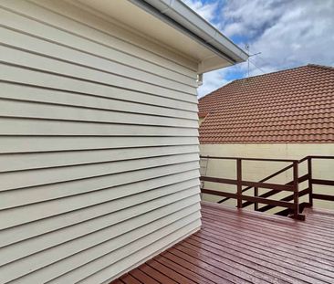 3 Bedroom Home in Bayswater - Photo 2