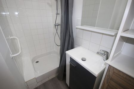 LOCATION : appartement T1 (29 m²) à MARENNES HIERS BROUAGE - Photo 5