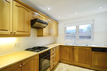 Westcotts Green, Warfield, Bracknell, RG42 - Photo 2