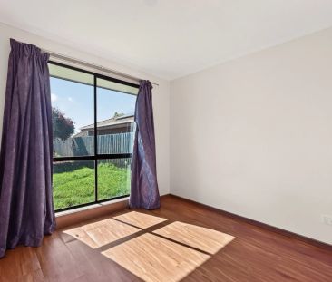 Family home on large 724m2 block with garage rear access and large ... - Photo 1