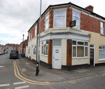 2 bedroom ground floor flat to rent - Photo 1