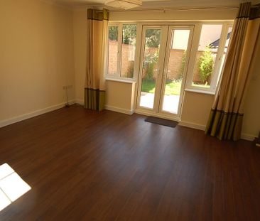 4 bedroom semi-detached house to rent - Photo 5