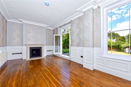 Elegant Grade II Listed residence set over five floors with larger than usual garden in the heart of Windsor. - Photo 3