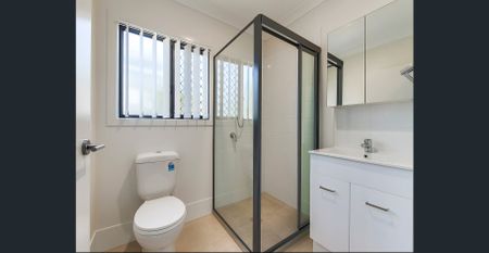 GROUND FLOOR STUDIO WITH PRIVATE COURTYARD – BILLS INCLUDED! - Photo 5