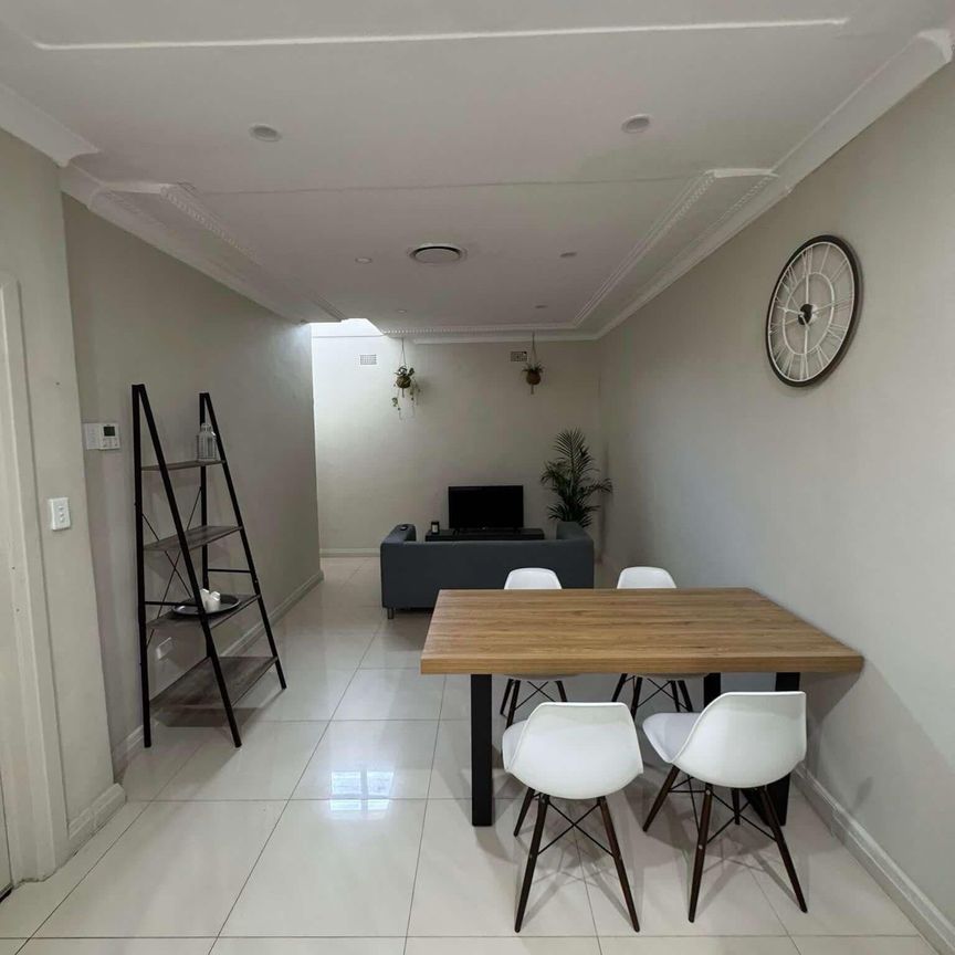 Gladesville - Photo 1