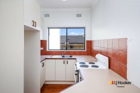 Sunny 2-Bedroom Unit Steps from Shelly Beach - Photo 4