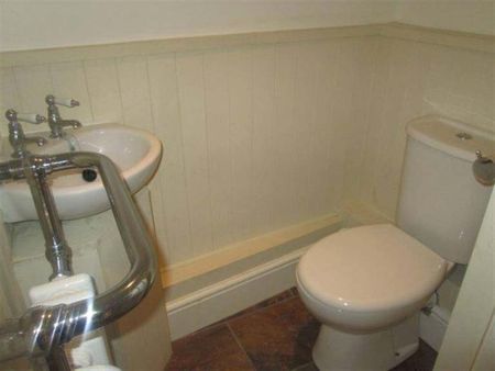 2 Bed Flat, Blenheim Road, BS6 - Photo 2
