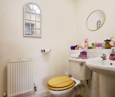 3 bedroom semi-detached house to rent - Photo 5