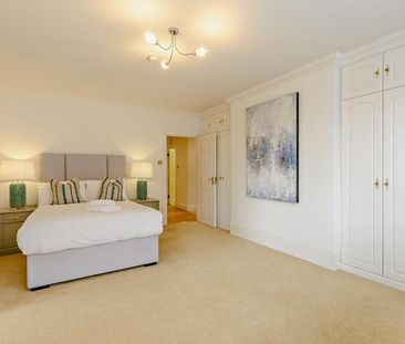 3 bedroom flat to rent - Photo 4