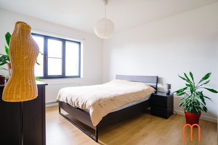 Mooie, gerenoveerde woning met 3 slaapkamers in de rustige wijk Mariakerke. - Photo 3