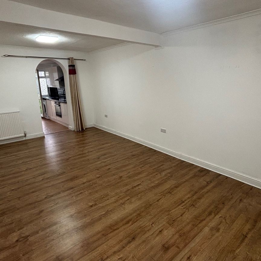 Edinburgh Street, Swindon - Photo 1