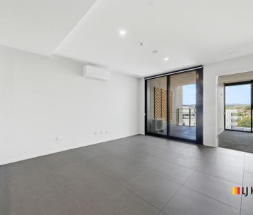 Low Maintenance living in the Heart of Tuggeranong! - Photo 2