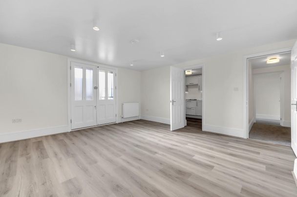 2 bedroom Flat To Let Total Size: 894 SQ FT - Photo 1