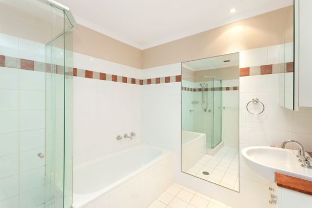 Stylish Garden Apartment with Private Entrance and Oversized Terrace - Photo 1